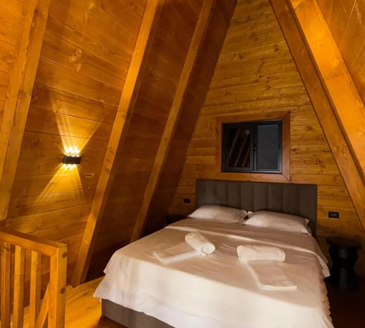 Azalea 1, Cozy Wooden Villa تيرانا