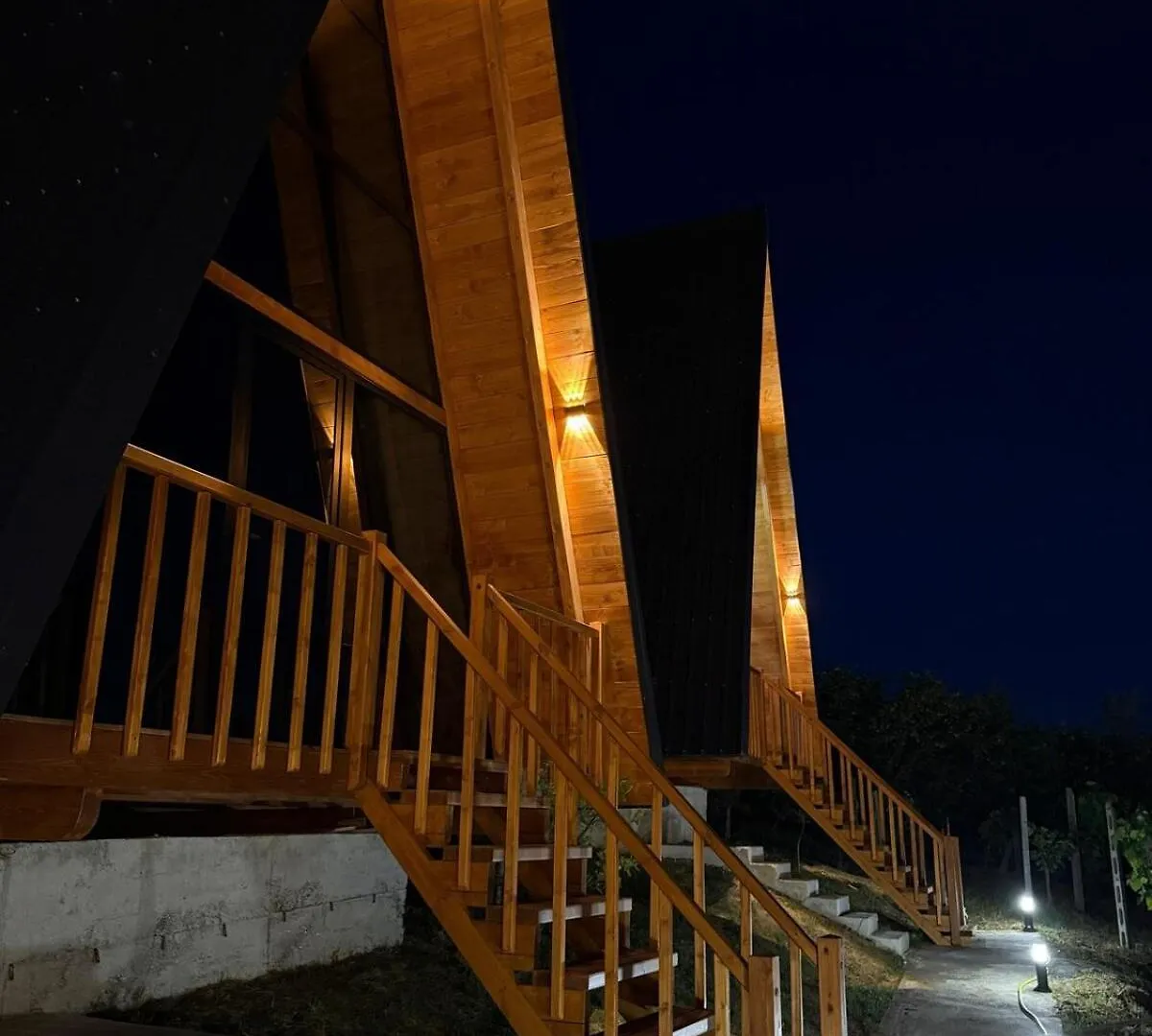 Azalea 1, Cozy Wooden Villa Tirana
