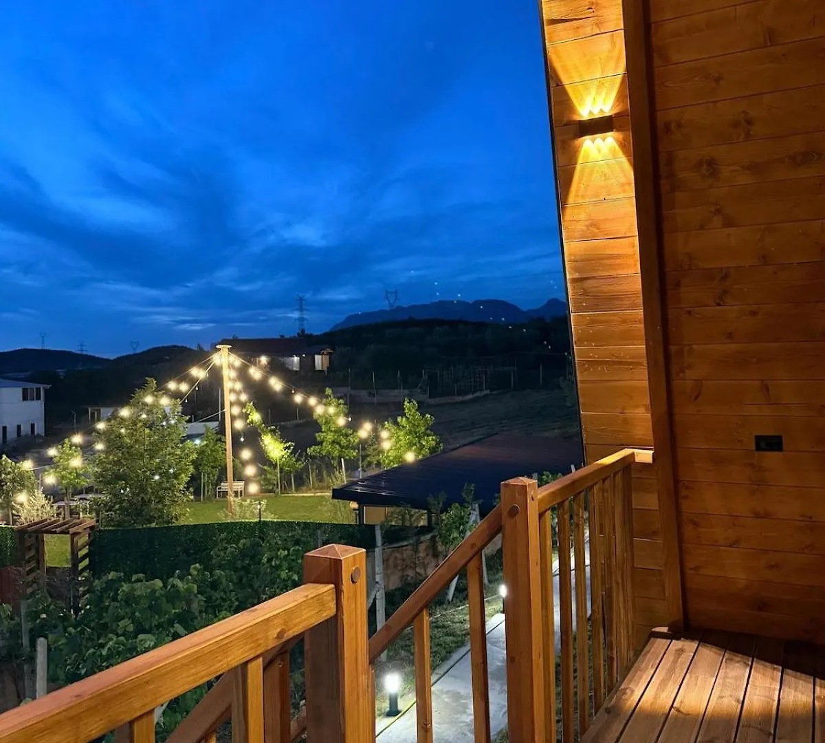 Azalea 1, Cozy Wooden Villa تيرانا